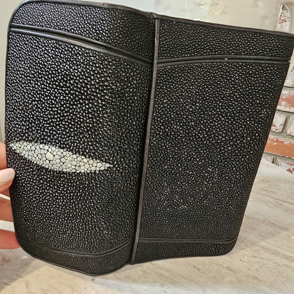 Genuine Stingray Skin Pebble Black Clutch Trifold Wallet Magnetic Closure - Picture 10 of 16